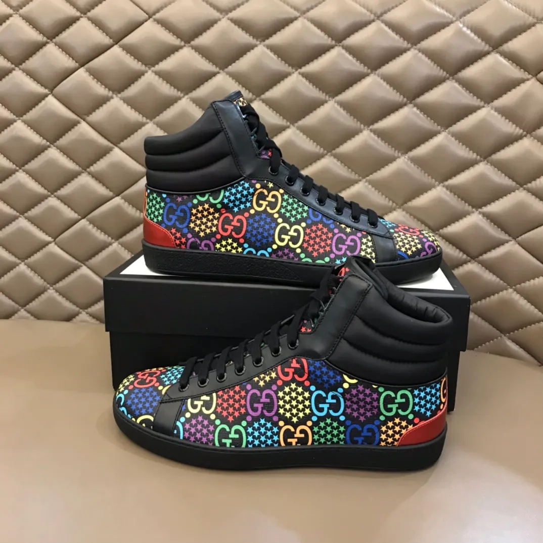 p420 "GUCC*" high-top boots for couples launched on the official website of the same style. Counter quality [strong][strong] Selected Gucci imported waterproof rubber. Gucci's symbolic original webbing. Trendy and versatile style. "Double G" logo styling midsole. PU brand logo feet. Fine workmanship. Upper material. Men's size 38-44, women's size 35-39.